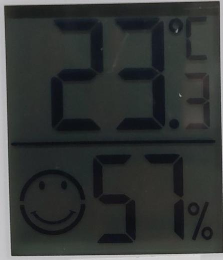 Detailaufnahme Hygrometer. Temperatur 23,3°C
Relative Luftfeuchte 57 %