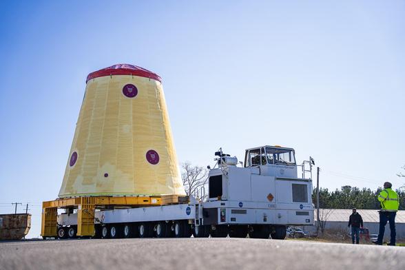 NASA_moves_SLS_Hardware_for_Artemis_III_at_Marshall_Space_Flight_Center_(SLS-5329_-_MSFC_03172025_LVSA_III_Move_from_4649_to_4708_7).jpg