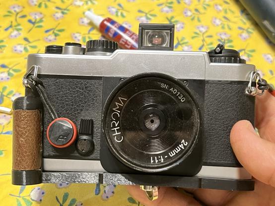 Front view of the Bessa L with chroma double glass.