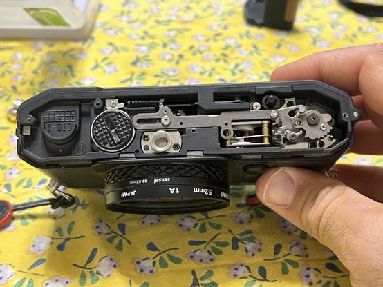 Open bottom of the Bessa L, now with the film advance reseated and locktite’d (locktitened?).