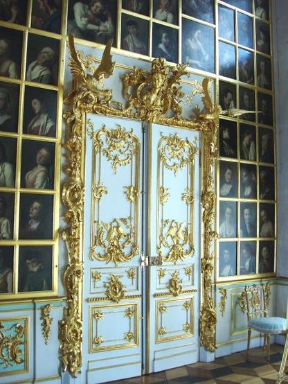 Small room in the Peterhof, the wall decoration is made up of portraits.