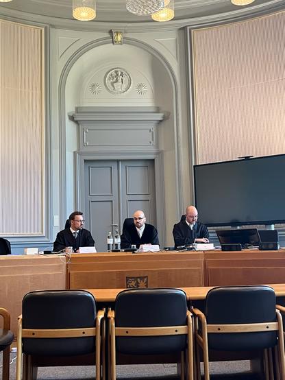 Die Richterbank beim Elsa Deutschland Moot Court Lokalentscheid am Landgericht Kiel.