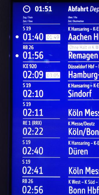 Picture of an electronic announcer showing that the picture was taken 1:51 and the next ICE will arrive 3:05 instead of 2:09.