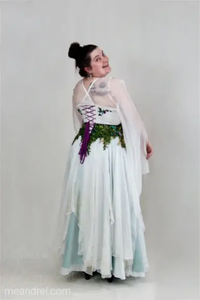 Dos de la même tenue.