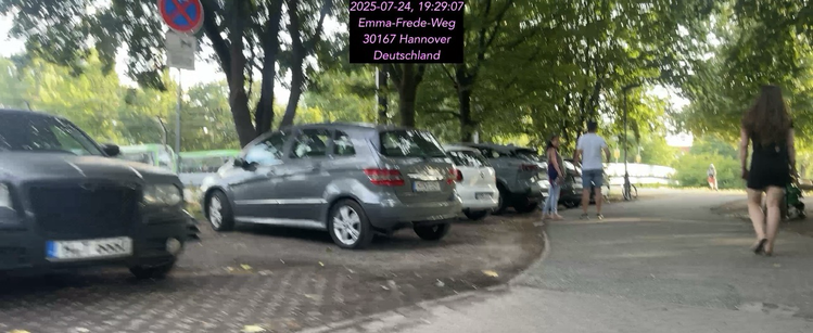 #30JshreRotePolitik kennt Ja Nur Poller gegen Illegale öffentliche Autolagerflächen- Das Die Ihme Radstrasse - zwar grundsätzlich am Üstra Depot zu schmal ist Eine Sache,  Das Transit Verbindung sowohl vom Touristischen, als den Alltäglichen Radverkehr bedient-,wissentlich handelt seid Jahren weder Politisch Fraktionen - Noch die Polizei/  Fachbereich