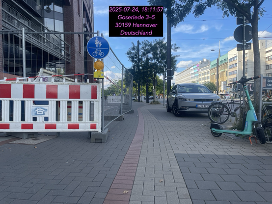 Ständig benötigt das Ordnungsamt  Nachhilfe - Baustelle korrekt sicher - Konfliktfrei an zu ordnen- Bds. Gemeinsamer Fuß/ Radverkehr- Und auf keinen Fall. Den Parkplatz aufheben
