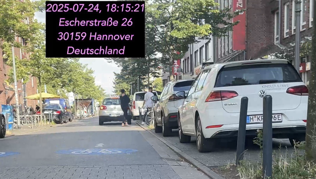 Zentralste Reine exklusive  Radverkehr Anlage - Wo seid Mai 25 aus Der Zu/ Abfahrt der Tiefgaro und den Echten Legalen Lieferverkehr jeglicher MKV verboten ist- Die Fraktionen SPD CdU FDP haben die versenkbaren Poller abgelehnt. Die Polizei setzt die geänderten StrassenVerkehrsRaum Ordnung nicht durch#