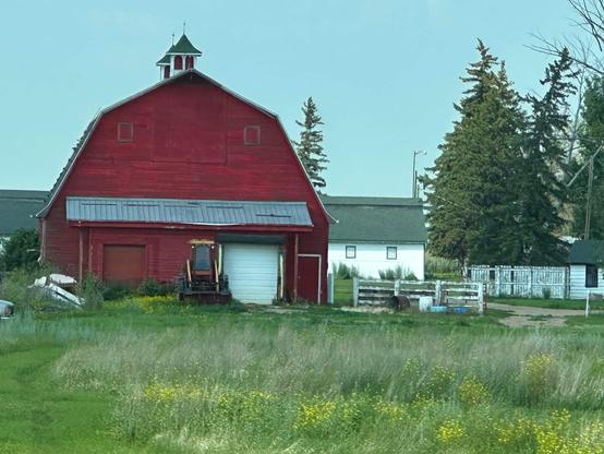 A red dairy barn.