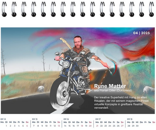 Florian als Superheld auf einem Motorrad.