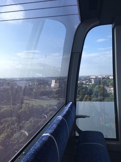 Vue du sud de Toulouse depuis la fenêtre d’une cabine avant la station Rangueil