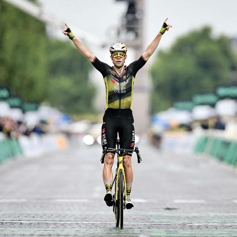 Wout Van Aert wins the final stage in Paris.