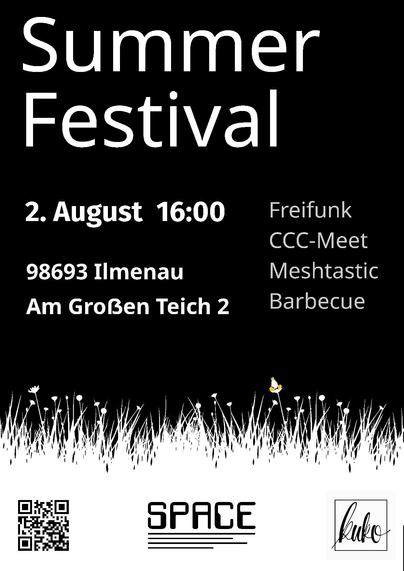 Grafik. Veranstaltungsposter in fast schwarz weiß, außer einem kleinen versteckten Tux.
Hintergrund Himmel in schwarz und Wiese in weiß.
Vordergrund enthält Text: Summer Festival, 2. August 16:00, 98693 Ilmenau, Am Großen Teich 2. Sowie die Themen: Freifunk, ccc-Meet, Meshtastic und Barbecue. Einen Qr-Code mit Link zu unserer Webseite (ilmspace.de), unser Space-Logo und das Kuko e.V. Logo.