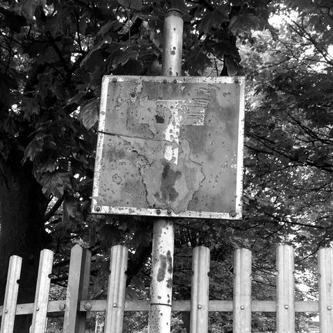 Cul-de-Sac

a rusty old street sign in Leeds