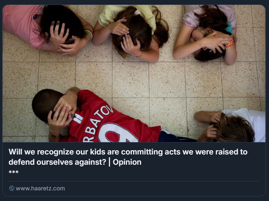 Cinque bambini sdraiati a terra in un'aula, con le mani sulla testa, durante un'esercitazione di emergenza con sirene antiaeree alla scuola Gordon di Tel Aviv.
Uno di loro indossa una maglietta rossa con la scritta "BERBATOV" e il numero 9. Il pavimento è piastrellato.

Sotto si legge il titolo dell'articolo:
"Will we recognize our kids are committing acts we were raised to
defend ourselves against? | Opinion
 www.haaretz.com 

Credito: Oded Balilty/AP