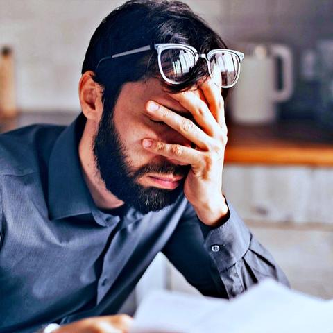 Como consumidores podem se proteger de golpes financeiros: cuidados com senhas, ofertas boas demais para ser verdade, com links e arquivos, PIX e outros dados podem dificultar trabalho dos golpistas