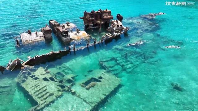 空中ルポー戦跡のみ込む波や森…小笠原諸島・父島ー