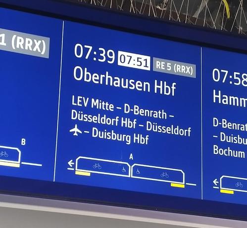 Picture of an electronic announcer showing that a regional train is delayed by 12 minutes