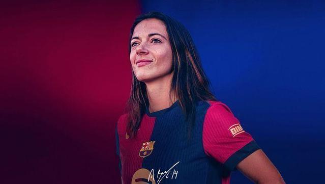 Imatge de la darrera renovació d'Aitana amb el Barça (FCB)