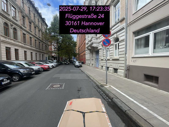 Gemäß dem RadverkehrPlan 3.0 - sind Vertikale öffentliche Autolagerflächen in Fahrradstraßen verboten, stattdessen heizen sich die Straßen auf