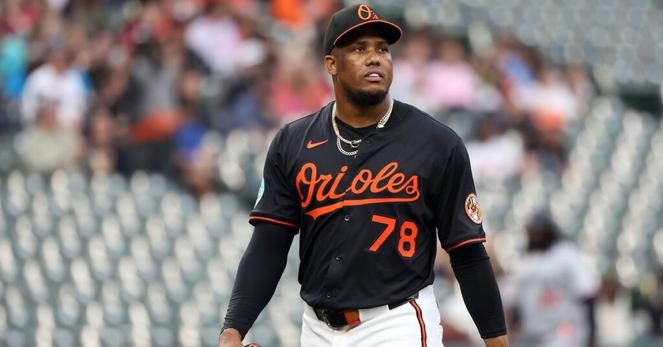 Perfect Orioles trade deadline farewell party ruined by Cano implosion in 9-8 loss to Jays