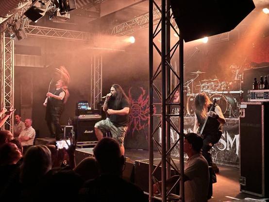 Bühne mit Kataklysm (#Montreal)