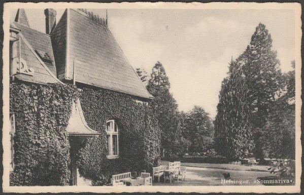 Printed monochrome postcard showing a view of the Sommariva in Helsingør or Elsinore in Denmark.

Published by Sommariva, Helsingør, R.O.K., No 4137, c.1930s.

Postally unused.

Very good condition, with very slight corner bumps.