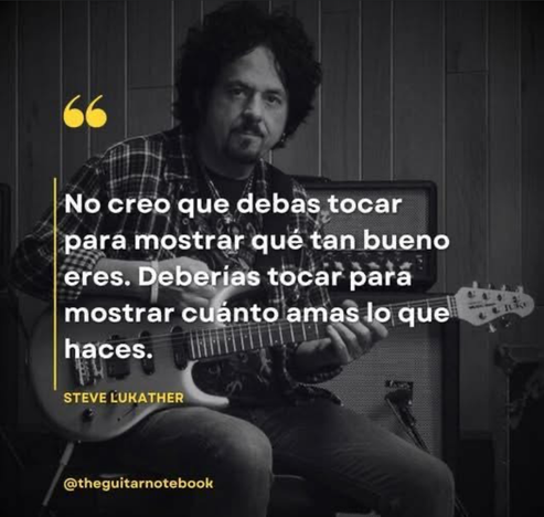 The image is a black and white photograph of a man sitting and playing an electric guitar. He is wearing a plaid shirt and has curly hair. The background features a wooden wall and an amplifier, suggesting a music studio setting. Overlaid on the image is a quote in Spanish: "No creo que debas tocar para mostrar que tan bueno eres. Deberías tocar para mostrar cuánto amas lo que haces." The quote is attributed to Steve Lukather and is accompanied by the handle "[@]theguitarnotebook."