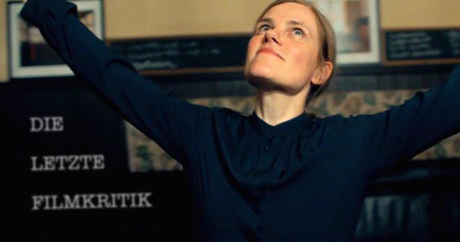 Fritzi Haberlandt als Wilma im Film "Wilma Will Mehr". Coverbild des Podcasts "Die Letzte Filmkritik".