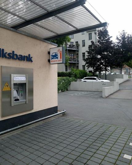 Ein drive-in Geldautomat.
