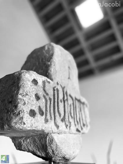 Nur am Jakobstag zu sehen: Die Sonnenstrahlen fallen zur Mittagszeit durch das Fenster im Dach direkt auf das Kreuz.