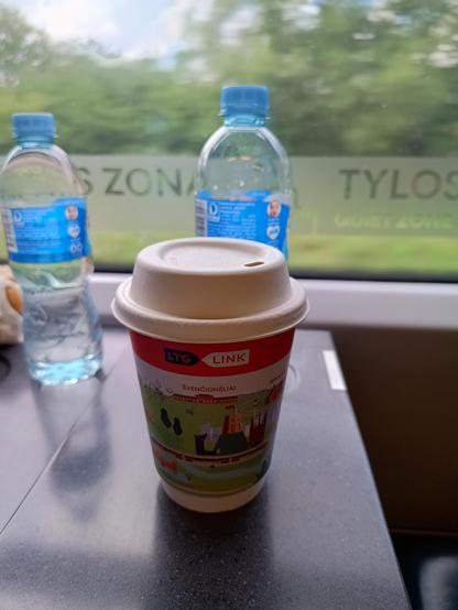 Kaffee und Wasser in der ersten Klasse der LTG Link