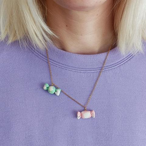 groen en roze pastel snoepje aan een ketting