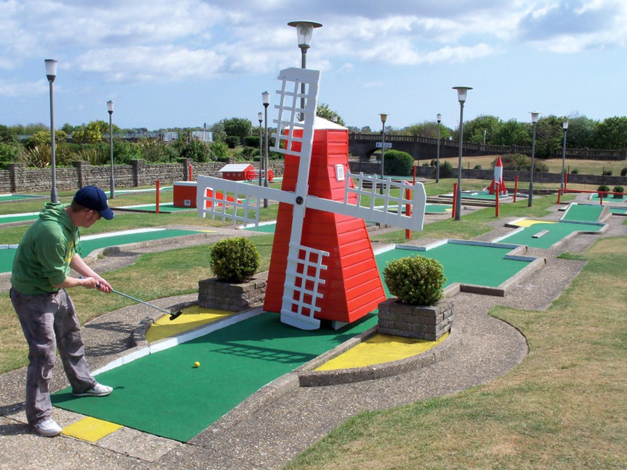 Mini golf course