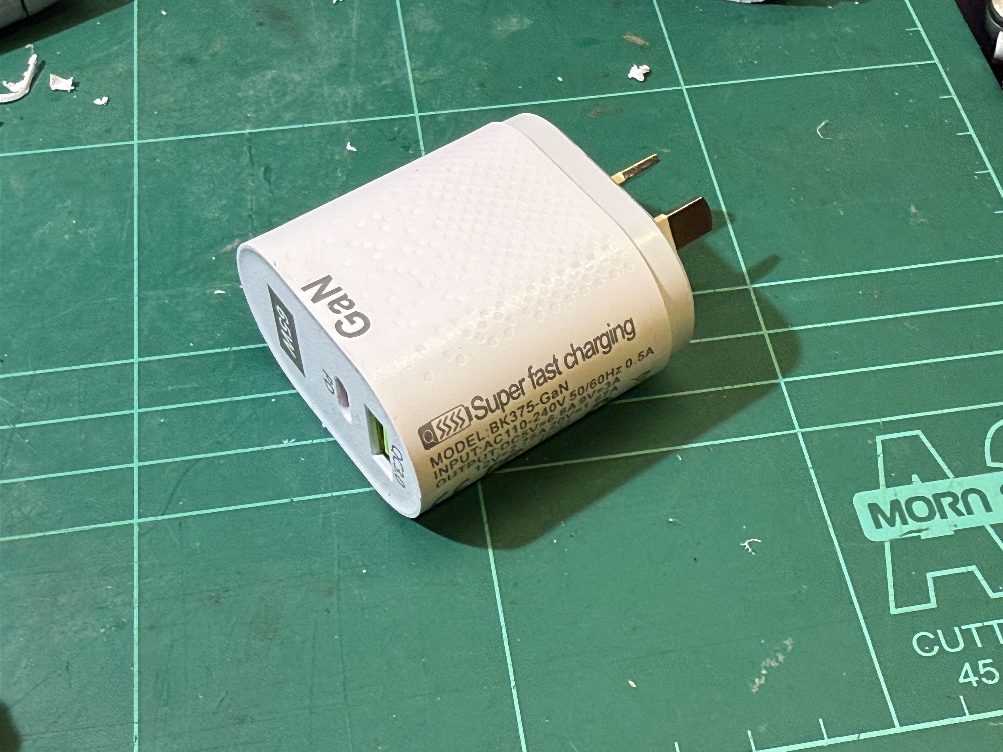 The charger in original condition. It’s labelled “GaN” “Super fast charging” “65W” Below it reads “input 110-240V 50/60Hz 0.5A Output DC5V 6.6A, 9V 3A, 12V 2.75A, 20V 1.67A”