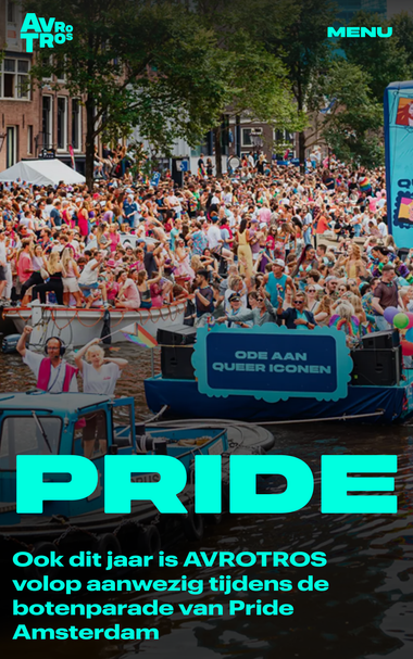 Pride foto met publiek van de Canel Pride en spandoek "ode aan queer iconen"