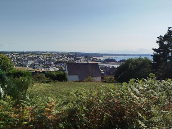 Erquy herria gainaldetik ikusia