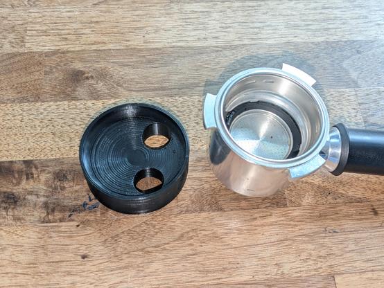 Holder til portafilter med flad bund, så presning af bønner ikke laver mærker