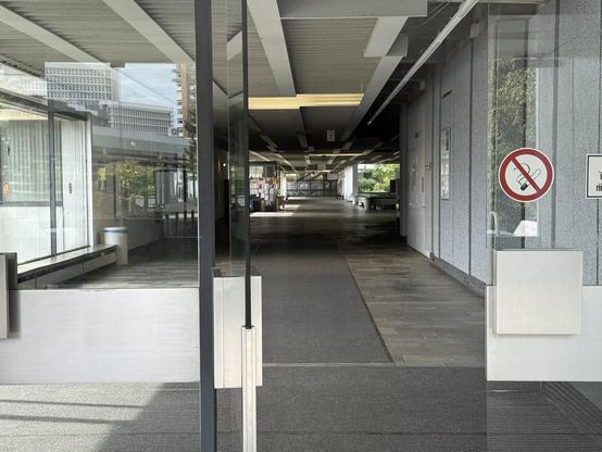 Glimpse into the interior of the Institute of Physics, Cologne