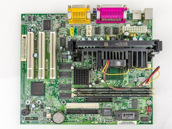 Senkrechter Blick auf das Motherboard