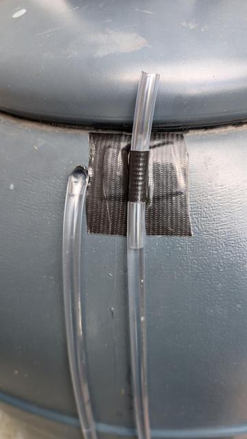 Step 4: apply suction to end of pipe just until the water starts to syphon. The water will syphon until it reaches the internal water level and will then stop. Hey presto, you can now see the water level without having to wrestle the lid off 👍🙂