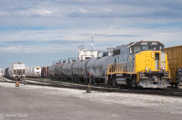 Webb Asset Management (WAMX) 4021 was working on the Eastern Idaho Railroad (EIRR) on Tuesday, July 22, 2025, in Twin Falls, Idaho. WAMX reportedly is a part of WATCO Holdings and the EIRR reportedly is a subsidiary of WATCO.
WAMX is an EMD GP40-2LW. Reportedly it was built in 1975 as CN 9631.