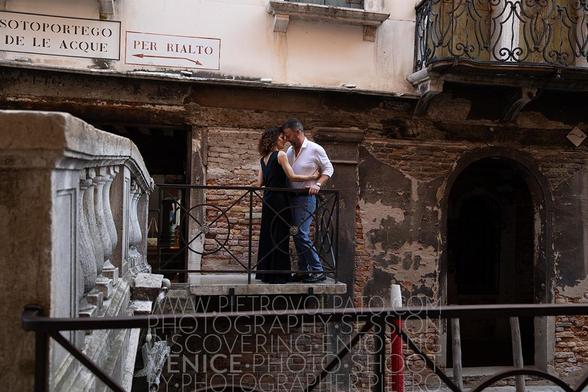 A romantic moment in Venice. Because Venice belongs to lovers.