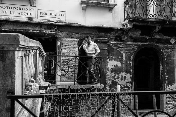 A romantic moment in Venice. Because Venice belongs to lovers.