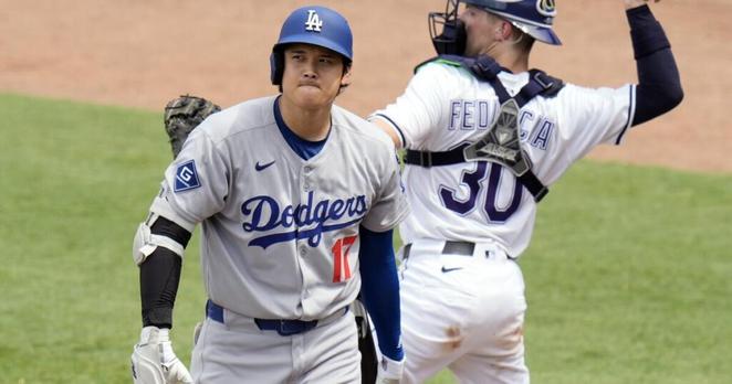 Who are three Dodger stars who need to heat up at the plate?