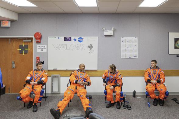 Artemis_II_Suit_Crew_Test_and_CEIT_(KSC-20250731-PH-RNS01_0006).jpg