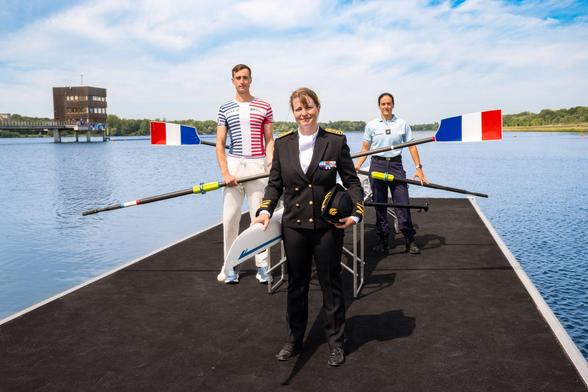 photographie des 3 athlètes Émilie Acquistapace, Grégoire Bireau et Margot Boulet en tenue opérationnelle de leur corps respectif