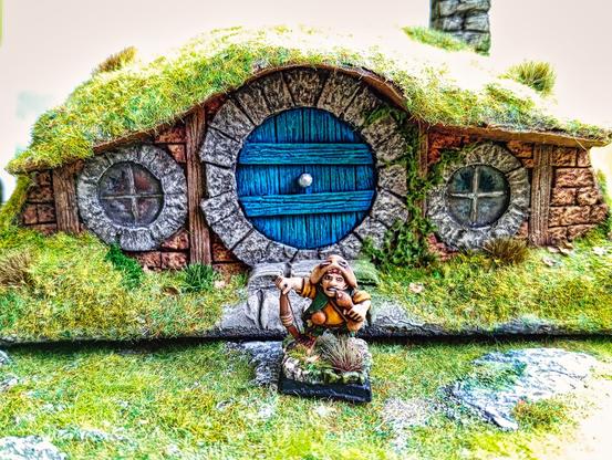 28mm fantasy miniature and terrain