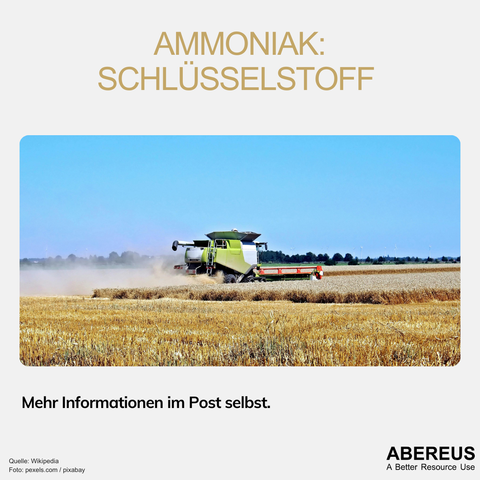 In der Mitte des Bildes ist ein Foto eines Mähdreschers, der auf einem Feld mäht. Dahinter ist eine grüne Wiese und viel blauer Himmel. Über dem Foto ist der Text "Ammoniak: Schlüsselstoff" und darunter das Logo von ABEREUS.