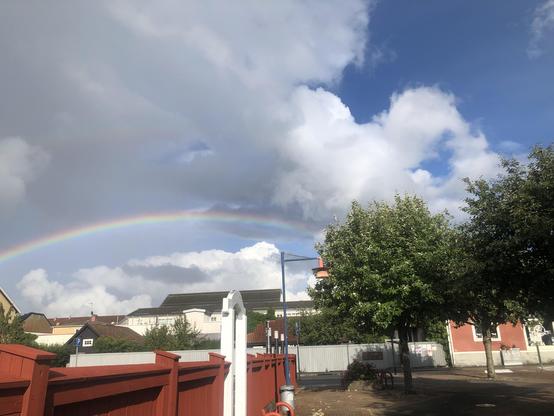 A phenomenal thing, a rainbow ends at Muff