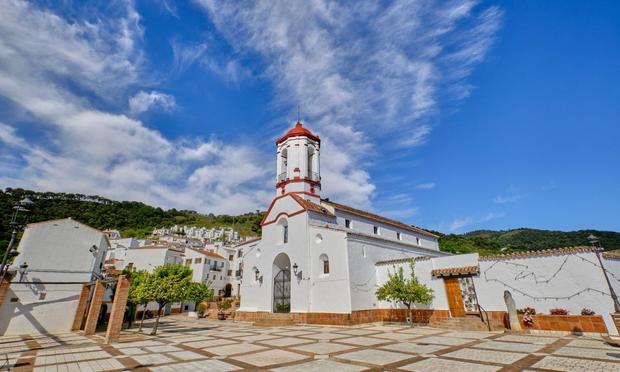 Conocido como el "pueblo museo", en plena Serranía de Ronda, mezcla arte contemporáneo, naturaleza y frescor de montaña en verano. (Vía Getty Images Daniel Villalobos)